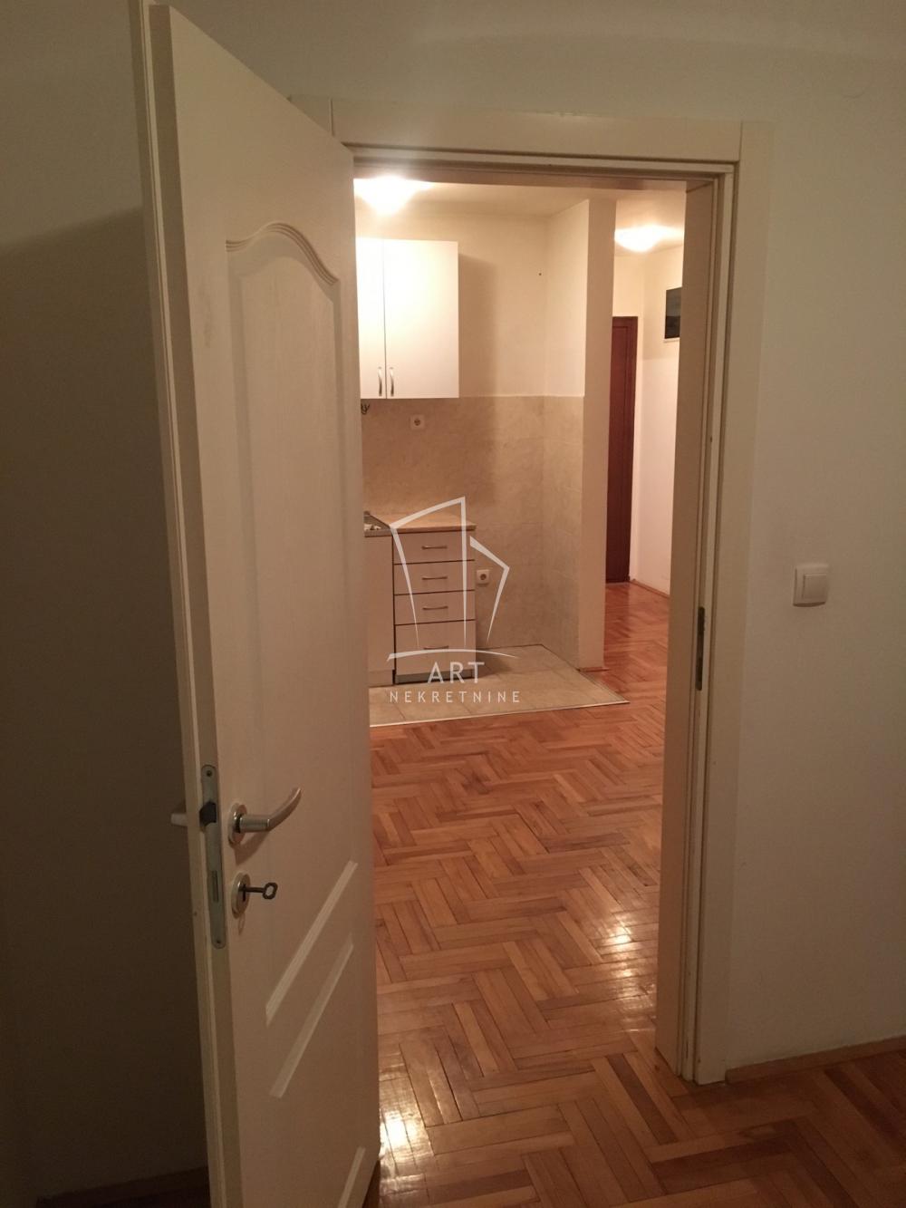 Stan na prodaju u Beogradu, Čukarica, dvosoban, 29m2, cena 84000 evra