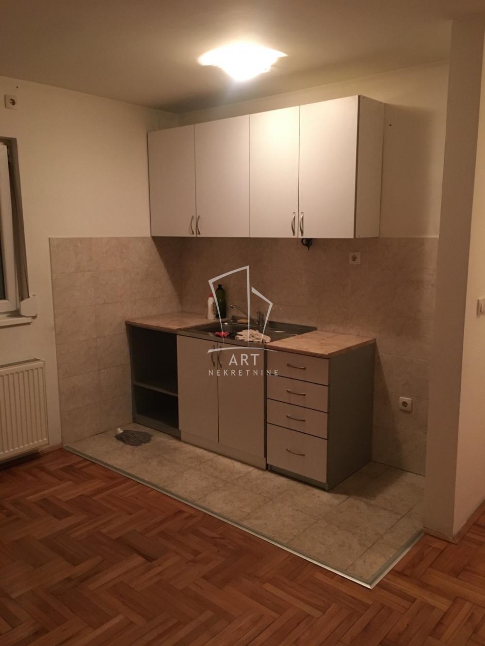 Stan na prodaju u Beogradu, Čukarica, dvosoban, 29m2, cena 84000 evra