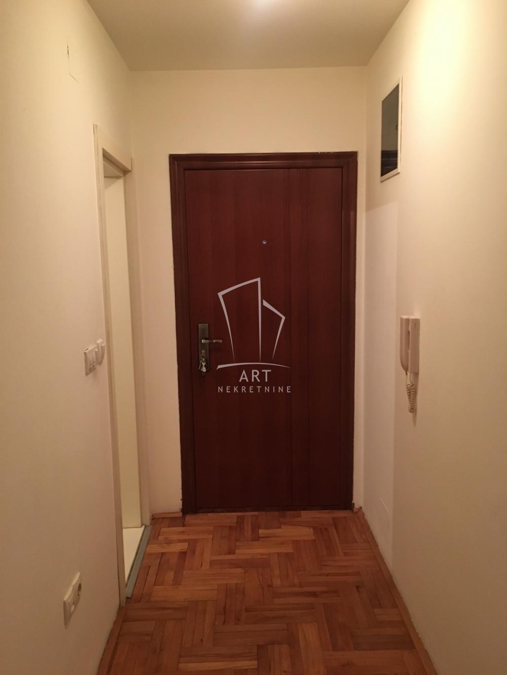 Stan na prodaju u Beogradu, Čukarica, dvosoban, 29m2, cena 84000 evra