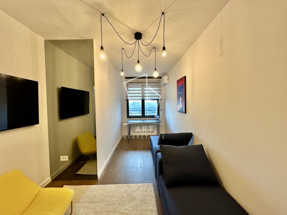 Stan na prodaju u Beogradu, Novi Beograd, trosoban, 82m2, cena 379000 evra