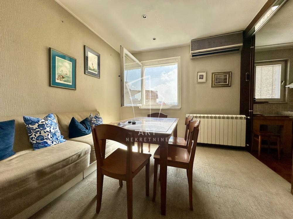 Stan na prodaju u Beogradu, Savski venac, trosoban, 72m2, cena 225000 evra