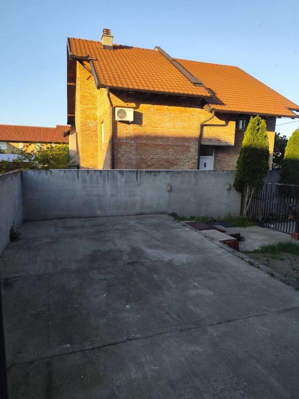Stan na prodaju u Beogradu, Batajnica, dvoiposoban, 63m2, cena 130000 evra