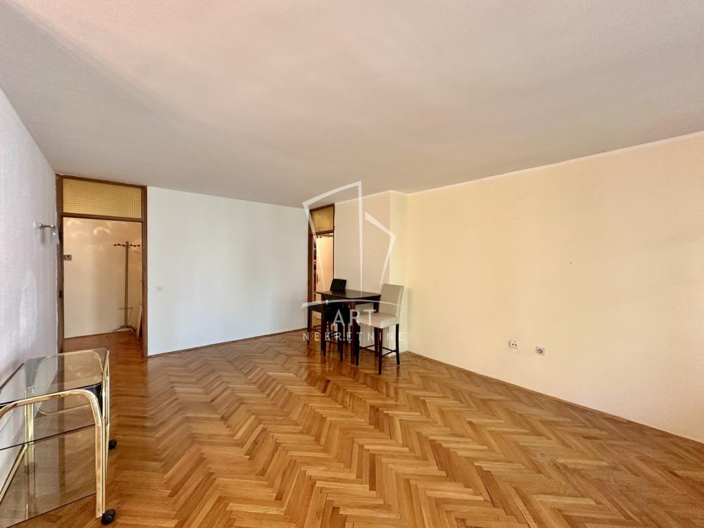 Stan na prodaju u Beogradu, Đeram pijaca, troiposoban, 94m2, cena 290000 evra