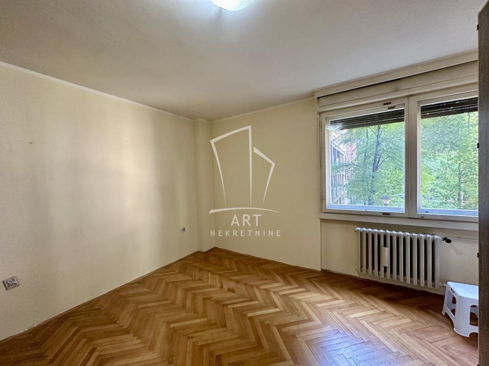 Stan na prodaju u Beogradu, Đeram pijaca, troiposoban, 94m2, cena 290000 evra
