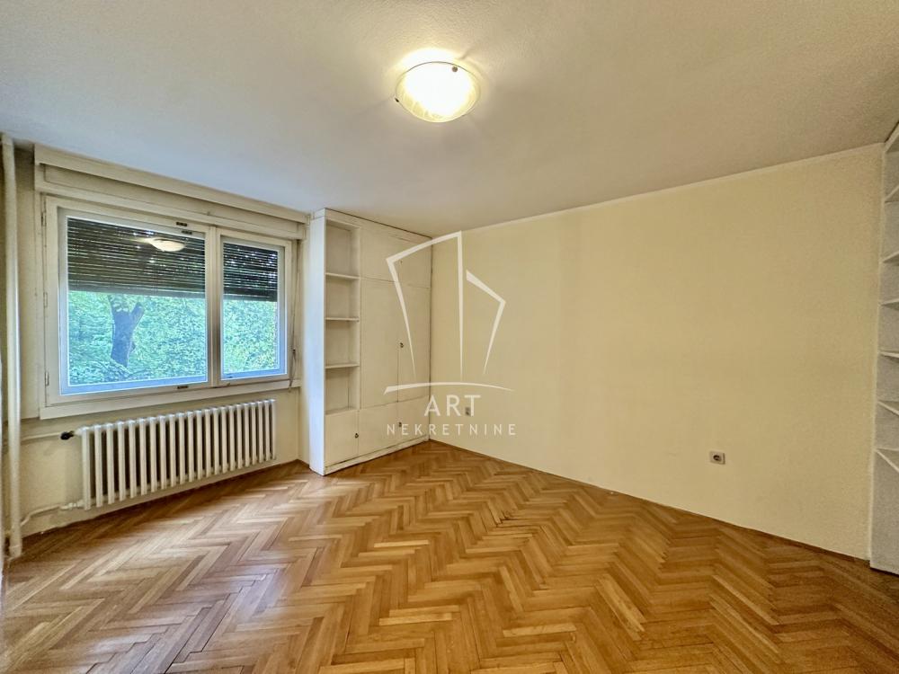 Stan na prodaju u Beogradu, Đeram pijaca, troiposoban, 94m2, cena 290000 evra