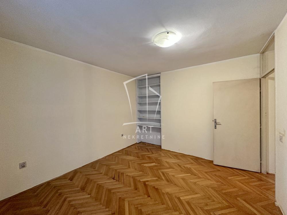 Stan na prodaju u Beogradu, Đeram pijaca, troiposoban, 94m2, cena 290000 evra