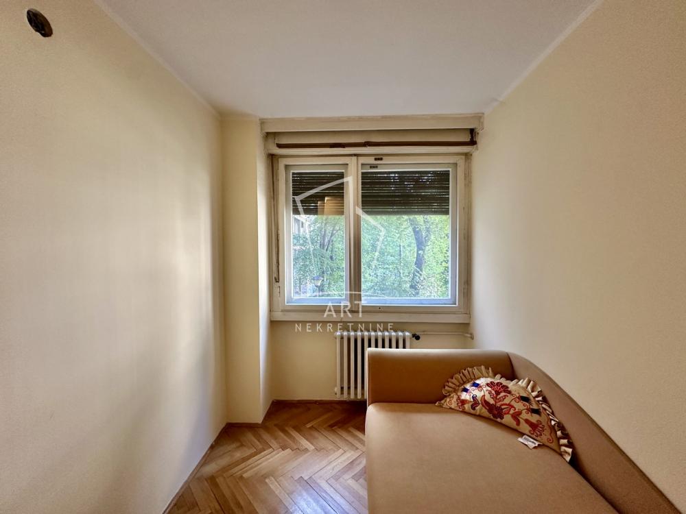 Stan na prodaju u Beogradu, Đeram pijaca, troiposoban, 94m2, cena 290000 evra
