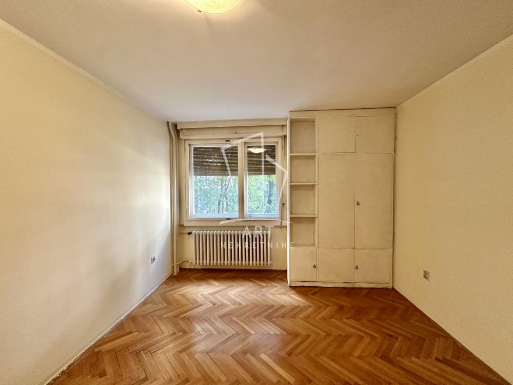 Stan na prodaju u Beogradu, Đeram pijaca, troiposoban, 94m2, cena 290000 evra
