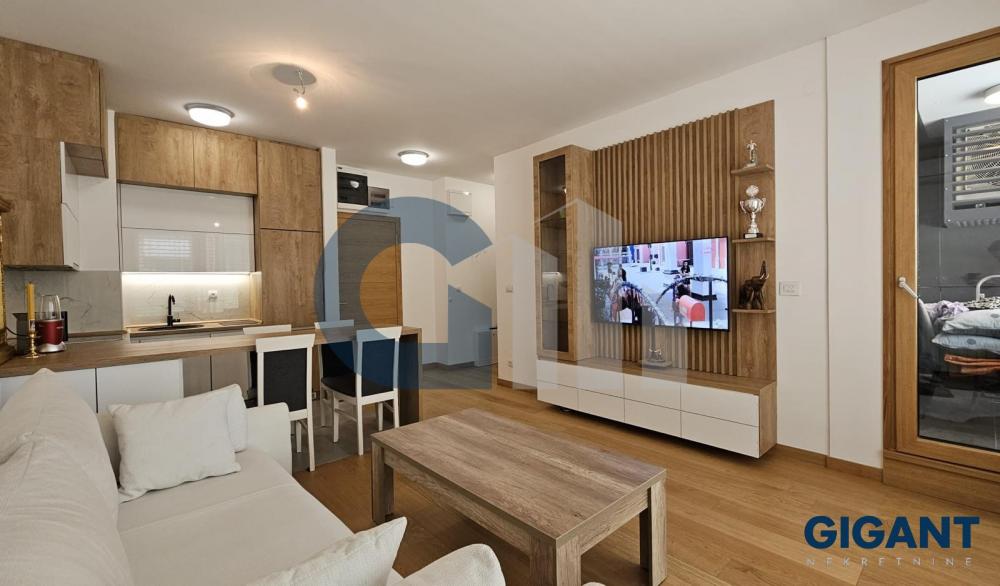 Stan na prodaju u Beogradu, Novi Beograd blok 65, dvoiposoban, 60m2, cena 295000 evra