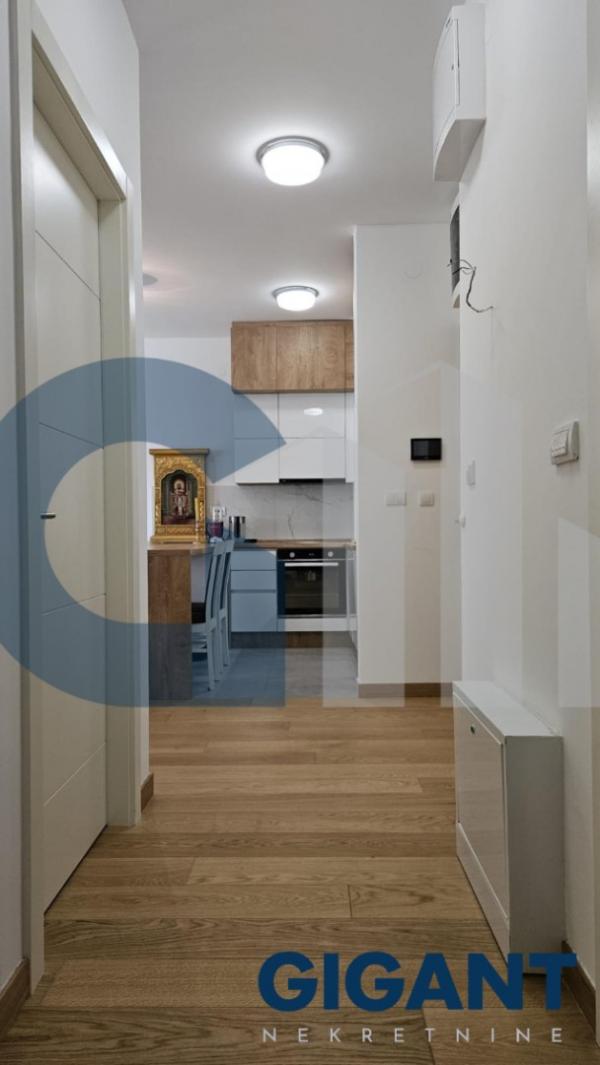 Stan na prodaju u Beogradu, Novi Beograd blok 65, dvoiposoban, 60m2, cena 295000 evra