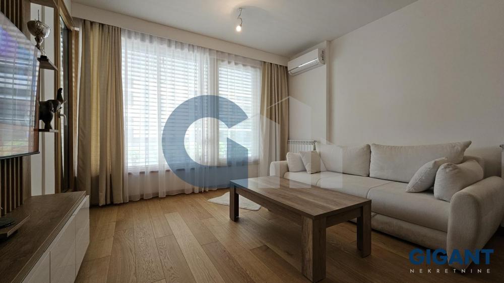Stan na prodaju u Beogradu, Novi Beograd blok 65, dvoiposoban, 60m2, cena 295000 evra