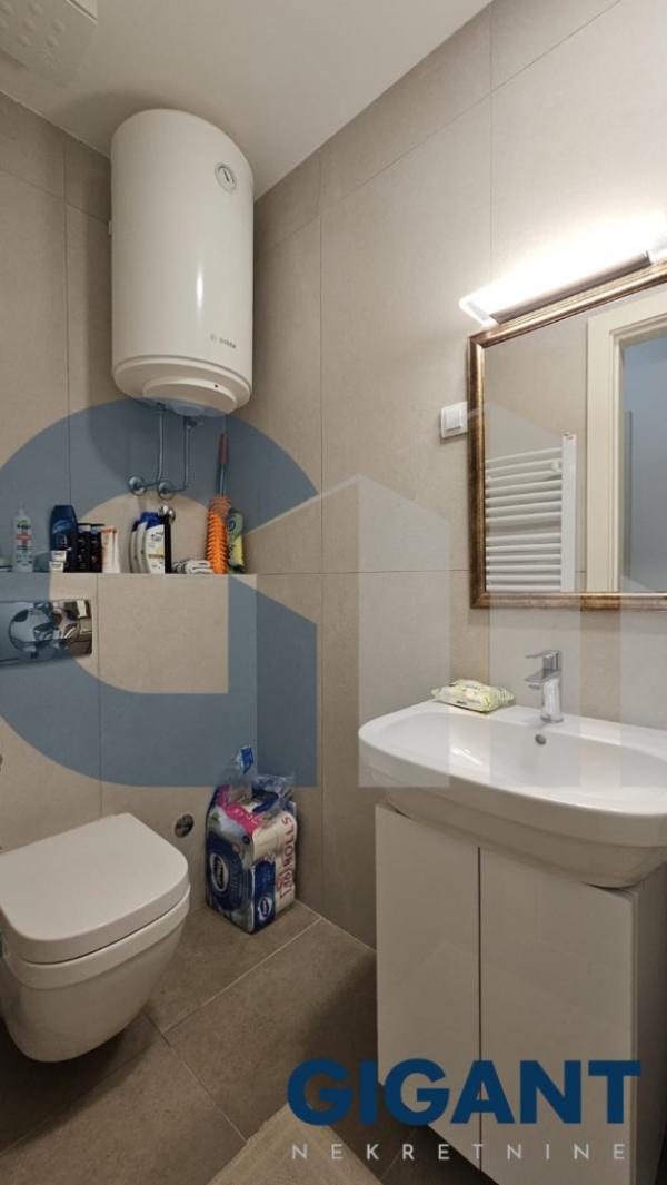 Stan na prodaju u Beogradu, Novi Beograd blok 65, dvoiposoban, 60m2, cena 295000 evra