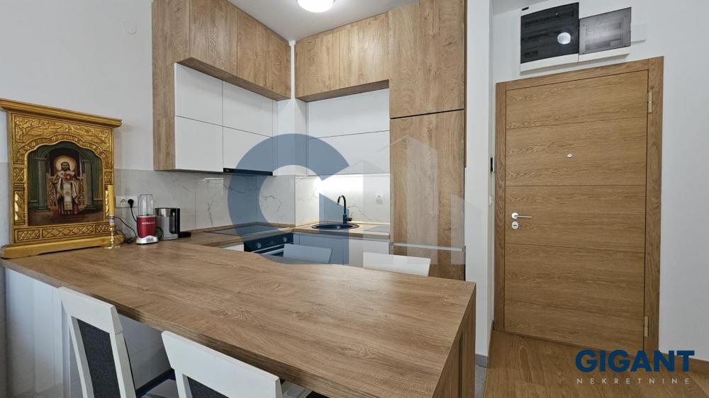 Stan na prodaju u Beogradu, Novi Beograd blok 65, dvoiposoban, 60m2, cena 295000 evra