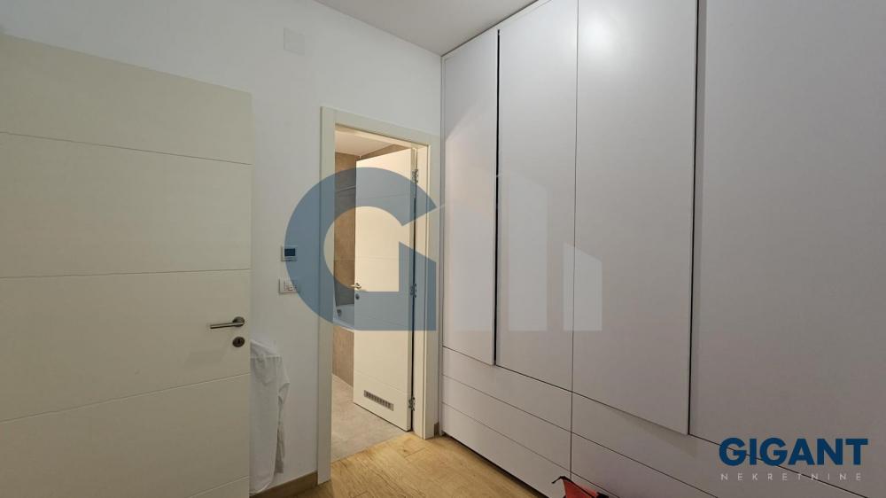 Stan na prodaju u Beogradu, Novi Beograd blok 65, dvoiposoban, 60m2, cena 295000 evra