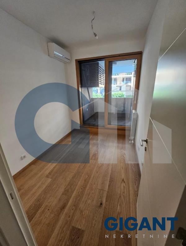 Stan na prodaju u Beogradu, Novi Beograd blok 65, dvoiposoban, 60m2, cena 295000 evra