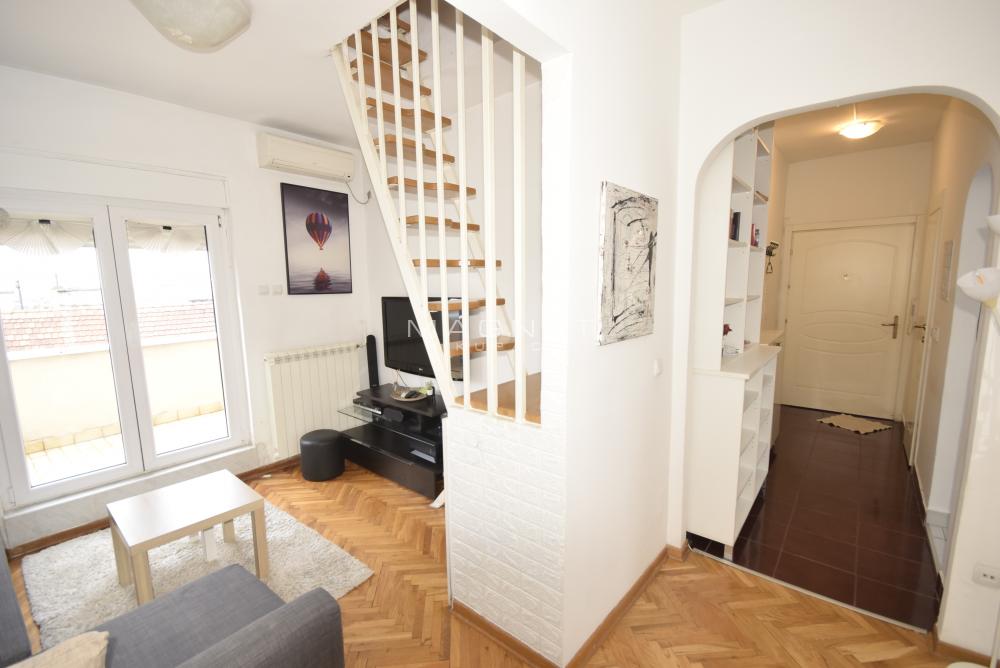 Stan na prodaju u Beogradu, Knez Mihailova, dvoiposoban, 59m2, cena 339900 evra