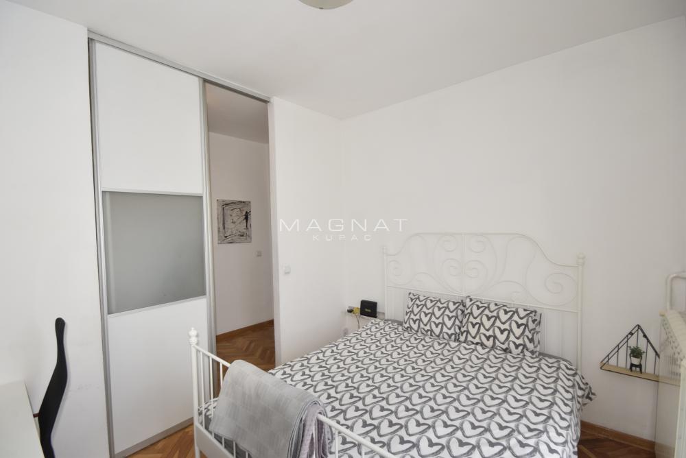 Stan na prodaju u Beogradu, Knez Mihailova, dvoiposoban, 59m2, cena 339900 evra