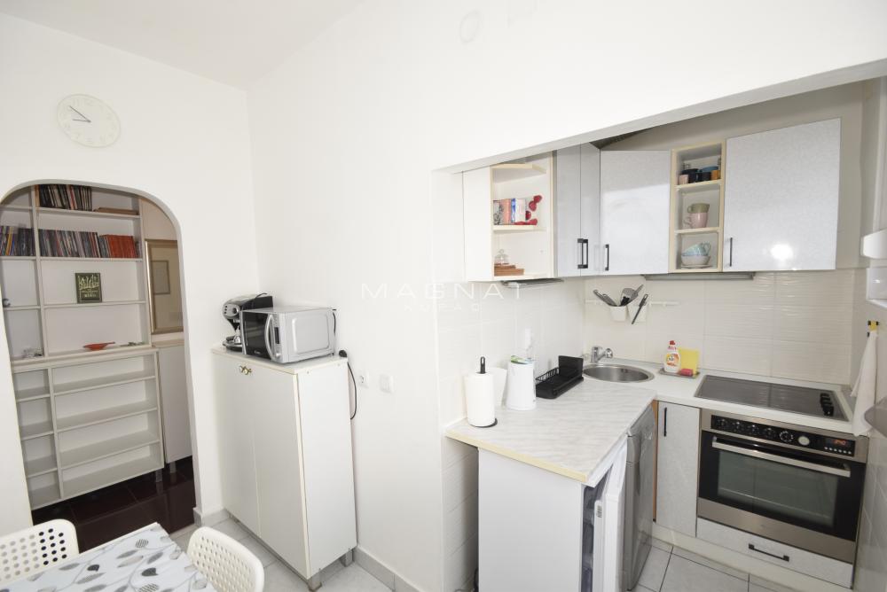 Stan na prodaju u Beogradu, Knez Mihailova, dvoiposoban, 59m2, cena 339900 evra