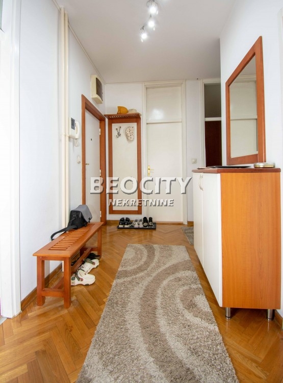 Stan na prodaju u Beogradu, Novi Beograd blok 31 (Merkator), dvoiposoban, 93m2, cena 360000 evra
