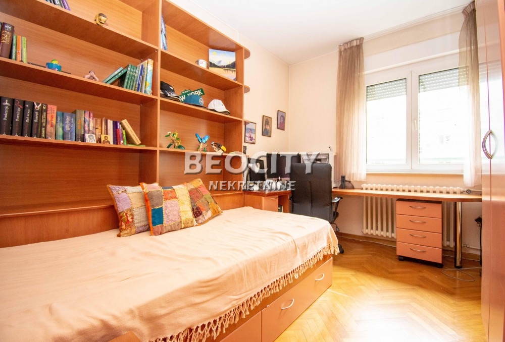 Stan na prodaju u Beogradu, Novi Beograd blok 31 (Merkator), dvoiposoban, 93m2, cena 360000 evra