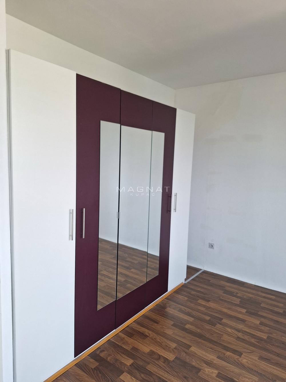 Stan na prodaju u Beogradu, Novi Beograd blok 33 (Genex kula), trosoban, 89m2, cena 189000 evra
