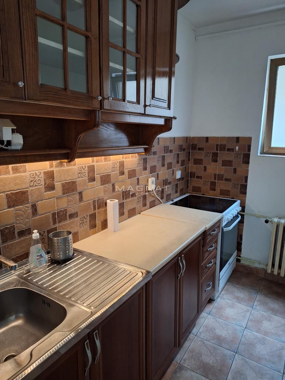 Stan na prodaju u Beogradu, Novi Beograd blok 33 (Genex kula), trosoban, 89m2, cena 189000 evra