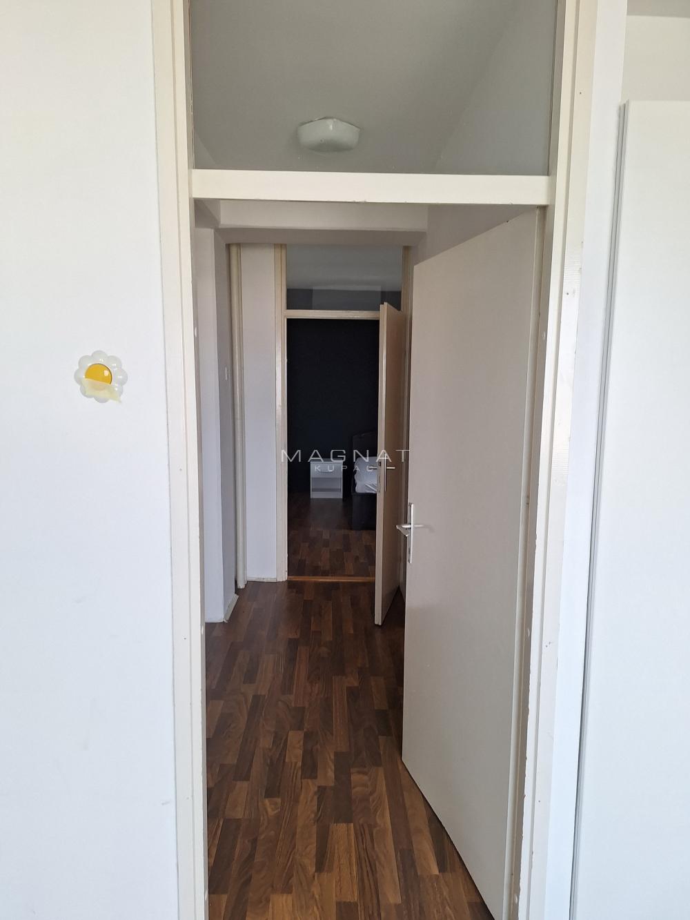 Stan na prodaju u Beogradu, Novi Beograd blok 33 (Genex kula), trosoban, 89m2, cena 189000 evra