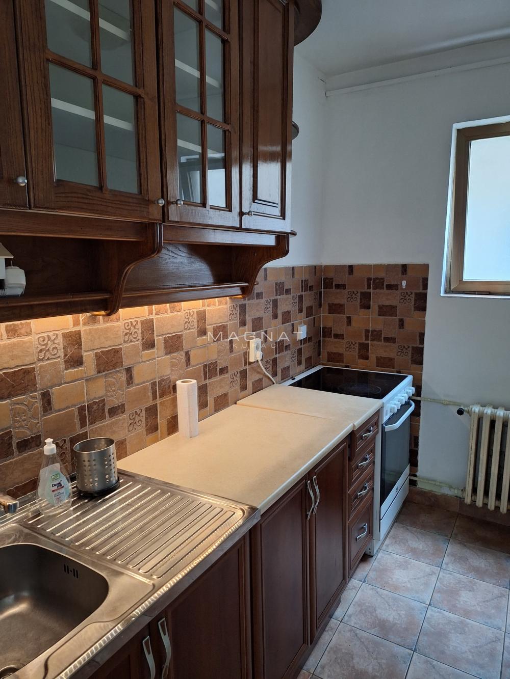 Stan na prodaju u Beogradu, Novi Beograd blok 33 (Genex kula), trosoban, 89m2, cena 189000 evra