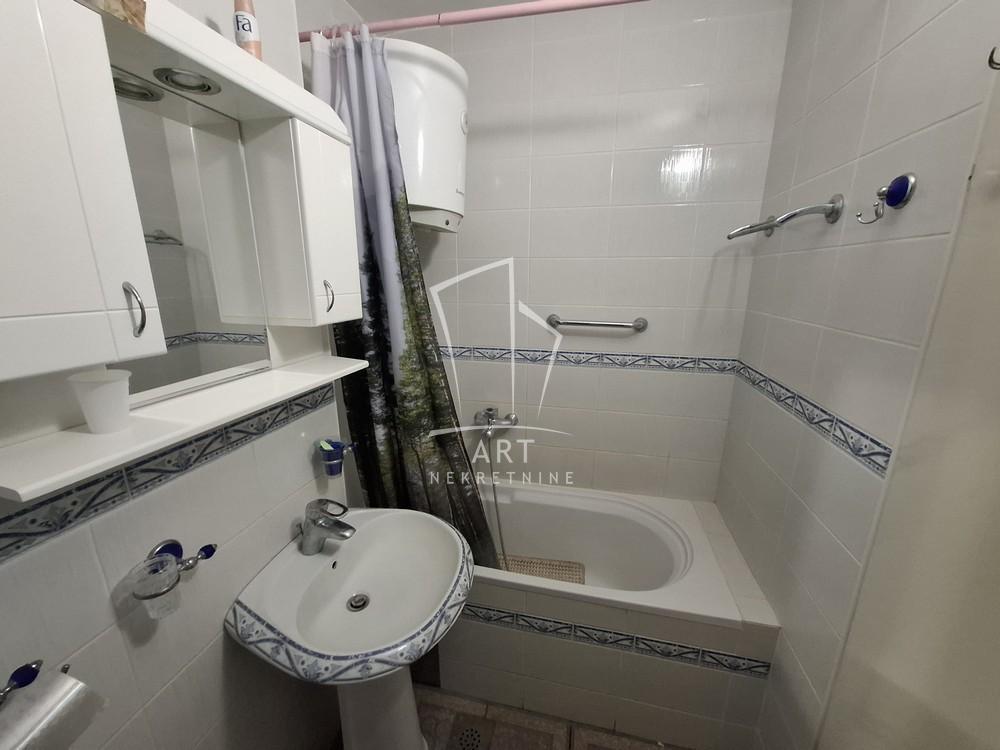 Stan na prodaju u Beogradu, Novi Beograd blok 62, dvosoban, 66m2, cena 216000 evra