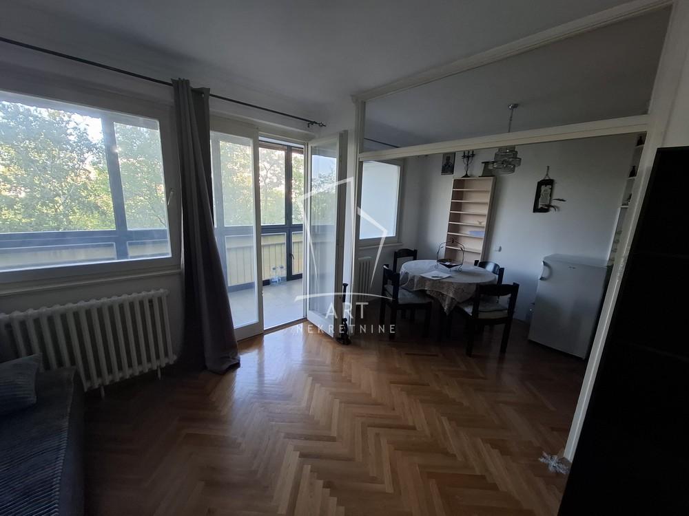 Stan na prodaju u Beogradu, Novi Beograd blok 62, dvosoban, 66m2, cena 216000 evra