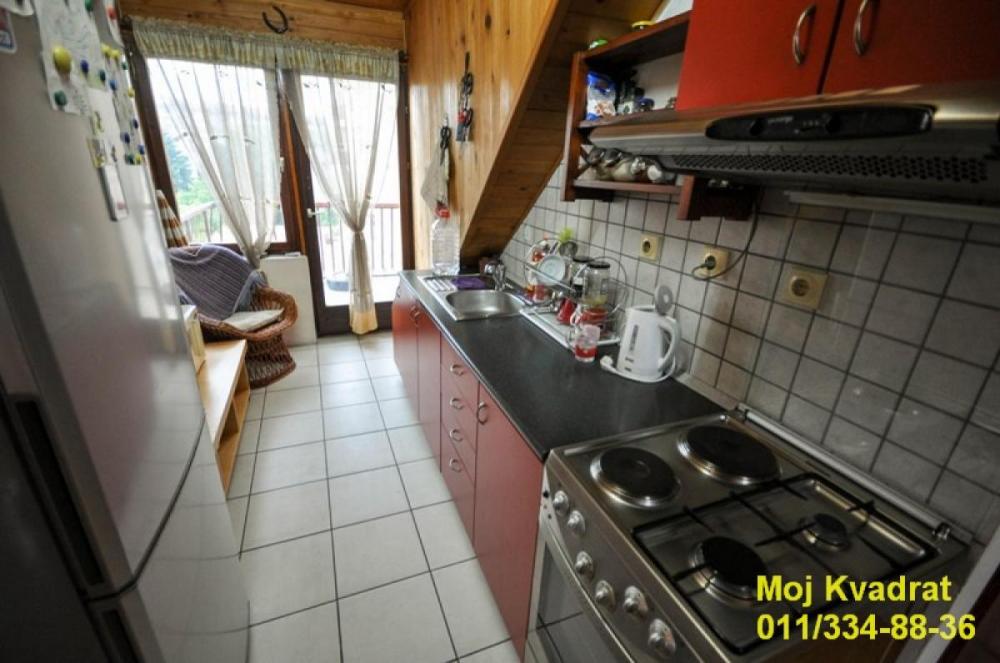Stan na prodaju u Beogradu, Zemun, jednosoban, 100m2, cena 185000 evra