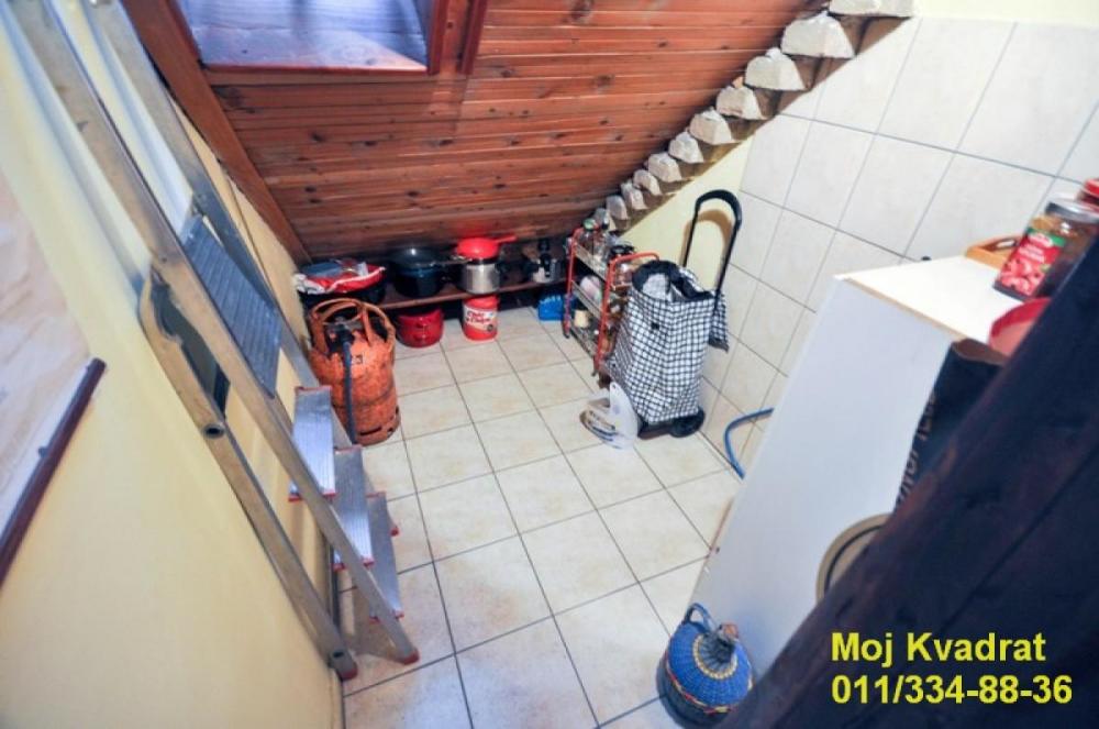 Stan na prodaju u Beogradu, Zemun, jednosoban, 100m2, cena 185000 evra