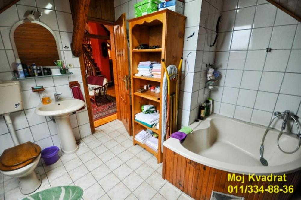 Stan na prodaju u Beogradu, Zemun, jednosoban, 100m2, cena 185000 evra