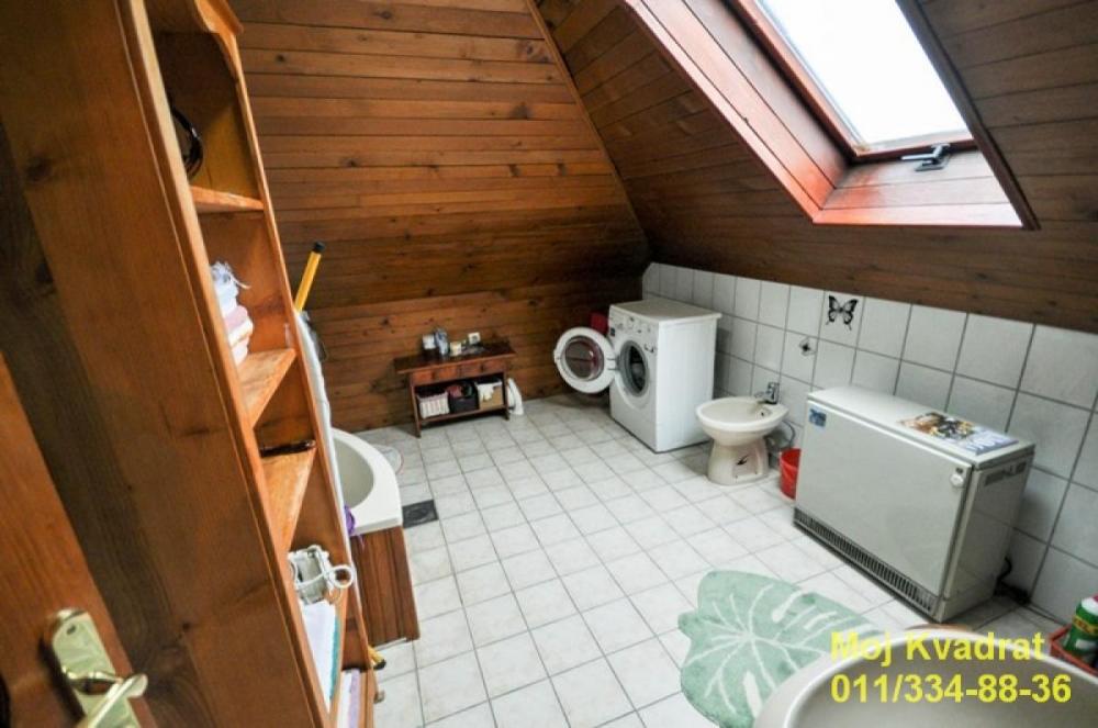 Stan na prodaju u Beogradu, Zemun, jednosoban, 100m2, cena 185000 evra