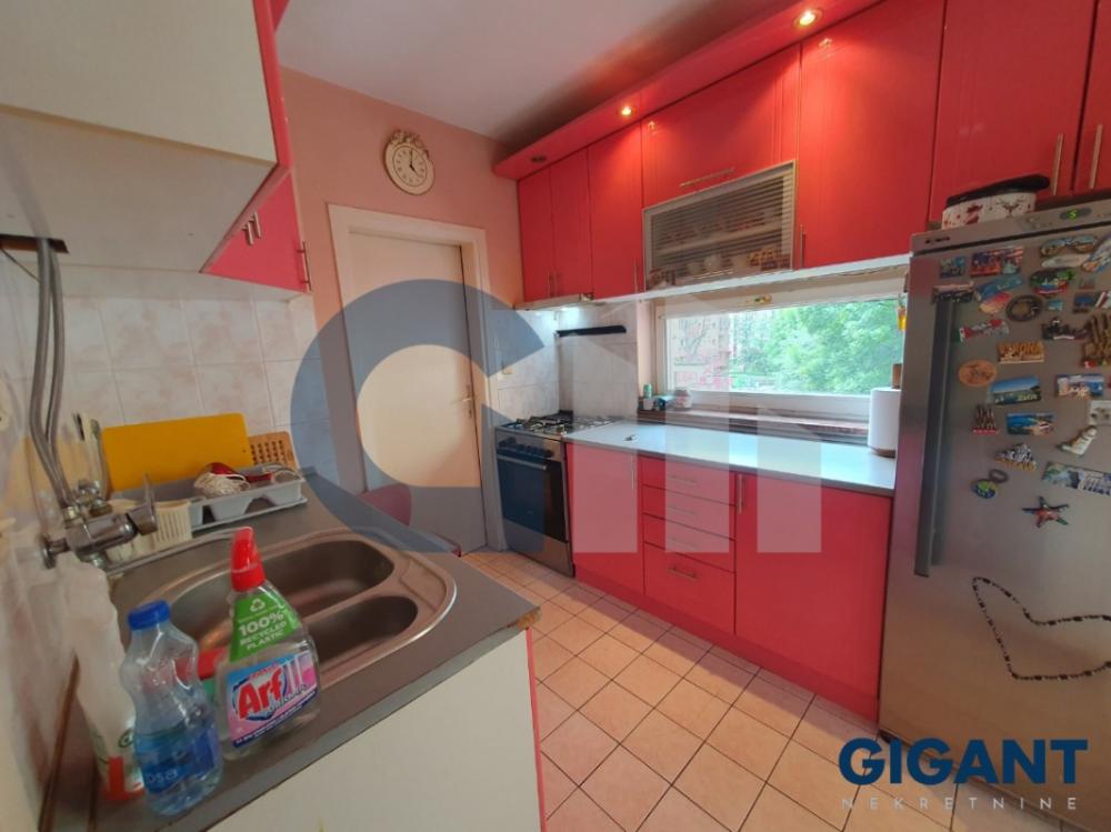 Stan na prodaju u Beogradu, Novi Beograd, troiposoban, 97m2, cena 290000 evra