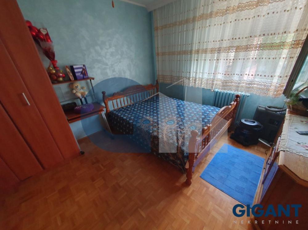 Stan na prodaju u Beogradu, Novi Beograd, troiposoban, 97m2, cena 290000 evra