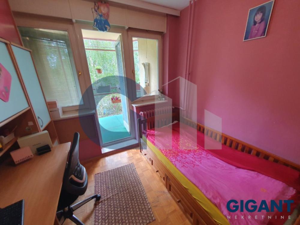 Stan na prodaju u Beogradu, Novi Beograd, troiposoban, 97m2, cena 290000 evra