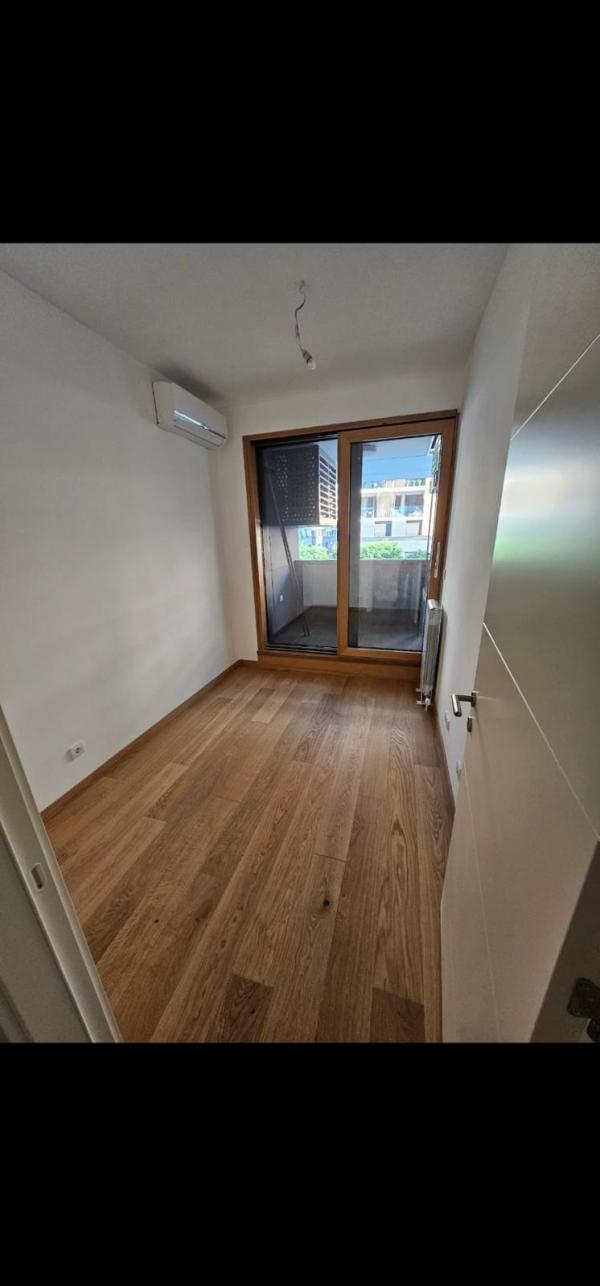 Stan na prodaju u Beogradu, Novi Beograd, trosoban, 62m2, cena 295000 evra