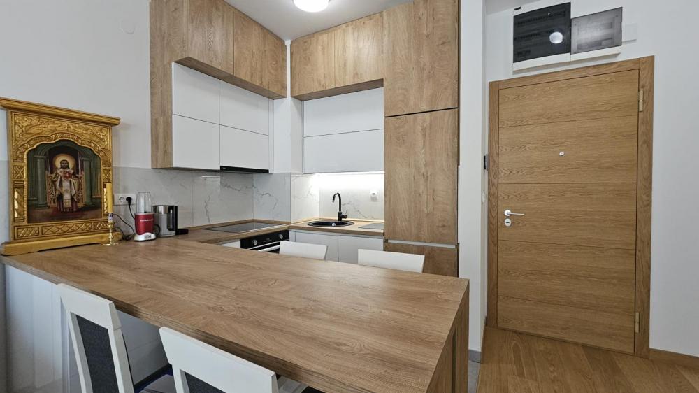 Stan na prodaju u Beogradu, Novi Beograd, trosoban, 62m2, cena 295000 evra