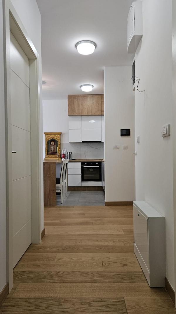 Stan na prodaju u Beogradu, Novi Beograd, trosoban, 62m2, cena 295000 evra