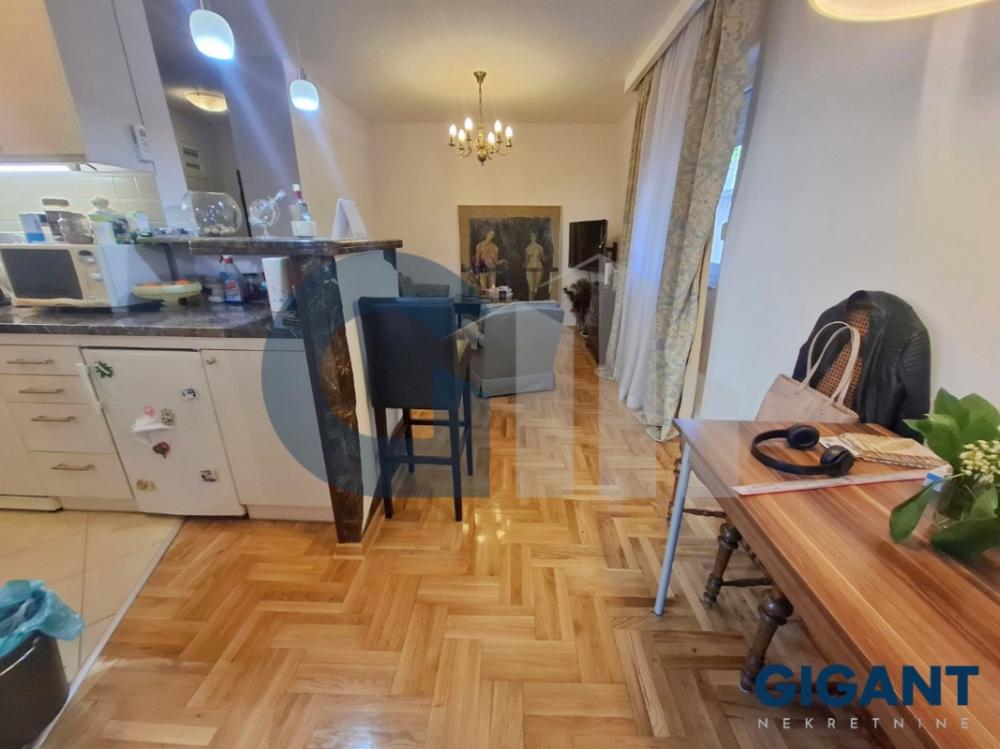 Stan na prodaju u Beogradu, Učiteljsko naselje, dvoiposoban, 52m2, cena 150000 evra