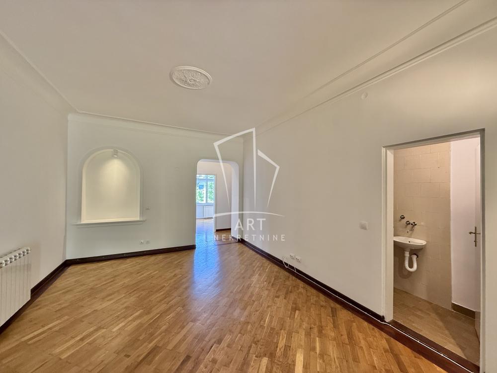 Stan na prodaju u Beogradu, Vračar (Hram), cetvorosoban, 88m2, cena 385000 evra
