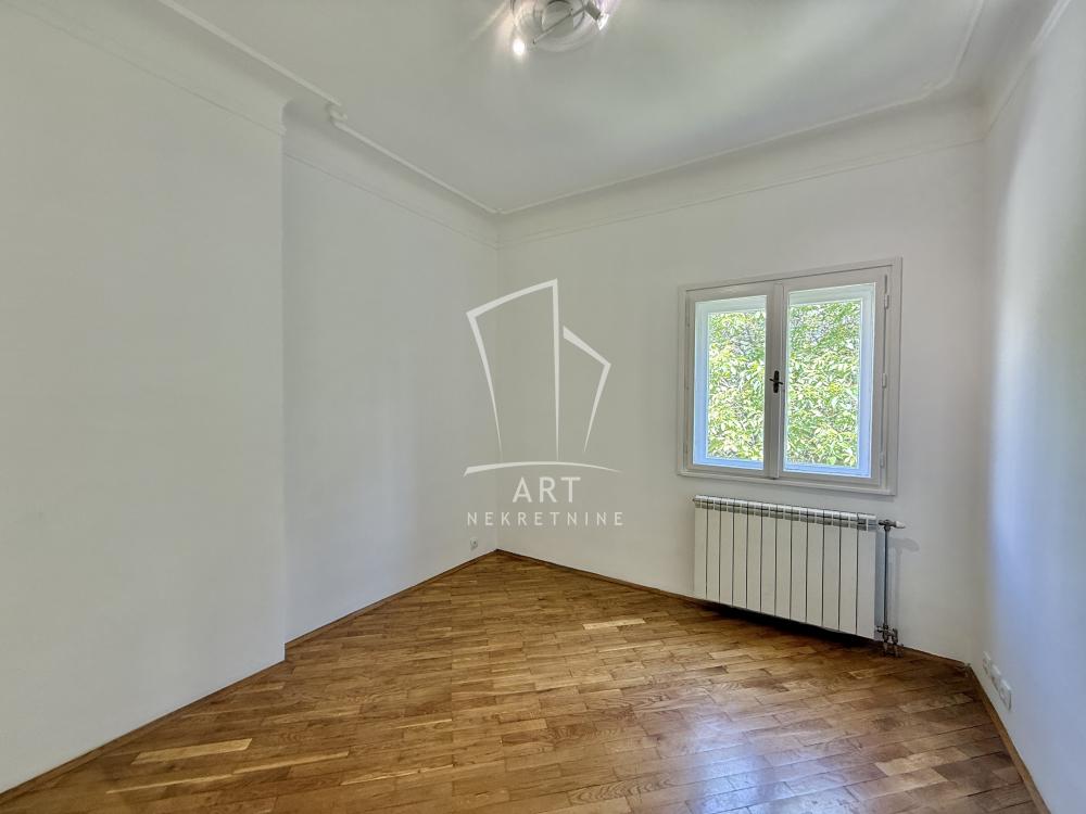 Stan na prodaju u Beogradu, Vračar (Hram), cetvorosoban, 88m2, cena 385000 evra