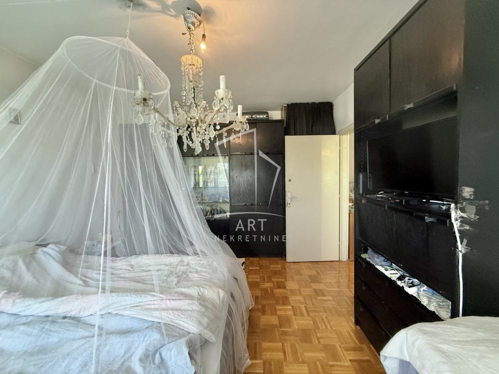 Stan na prodaju u Beogradu, Novi Beograd blok 70 (Kineski TC), dvosoban, 66m2, cena 185000 evra
