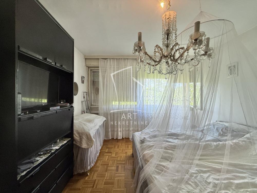 Stan na prodaju u Beogradu, Novi Beograd blok 70 (Kineski TC), dvosoban, 66m2, cena 185000 evra