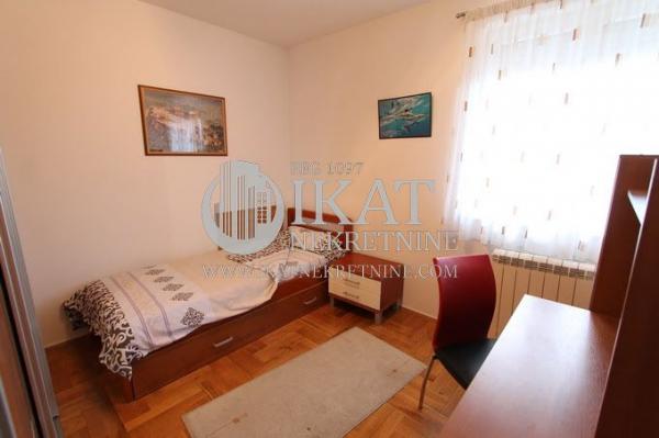 Stan na prodaju u Beogradu, Voždovac, cetvorosoban, 80m2, cena 240000 evra