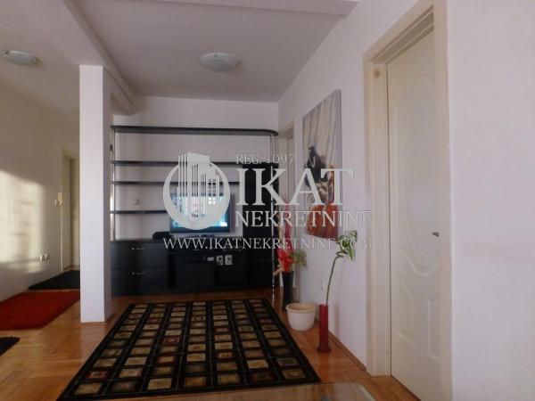Stan na prodaju u Beogradu, Voždovac, cetvorosoban, 80m2, cena 240000 evra