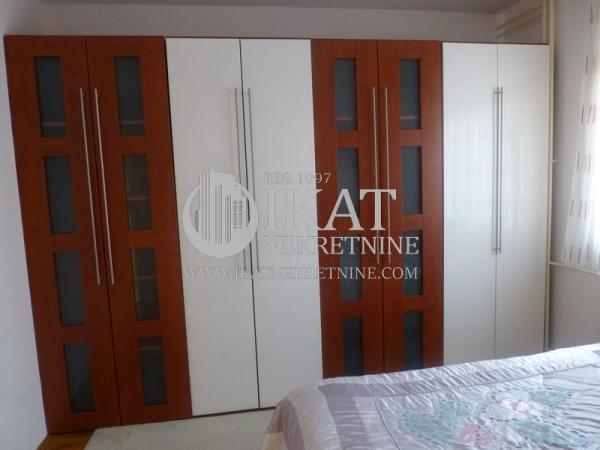 Stan na prodaju u Beogradu, Voždovac, cetvorosoban, 80m2, cena 240000 evra
