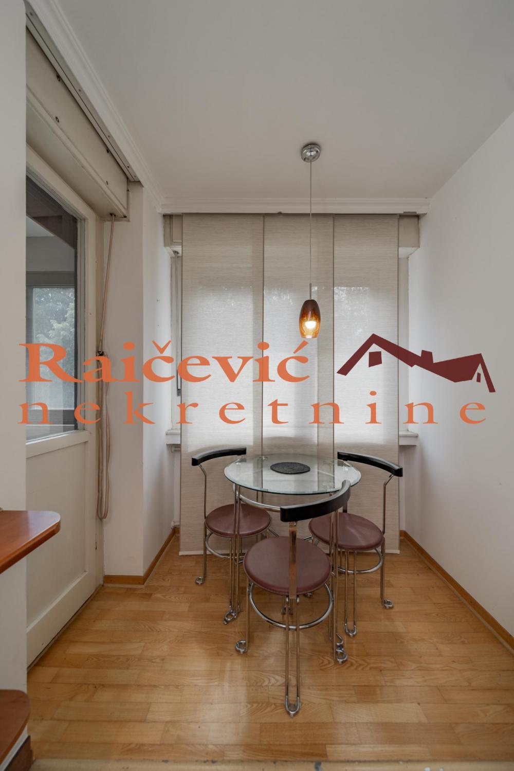 Stan na prodaju u Beogradu, Novi Beograd blok 33 (Genex kula), dvosoban, 63m2, cena 225000 evra