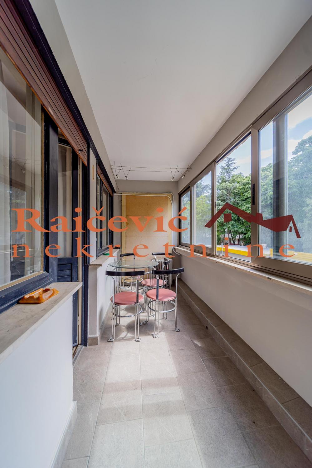 Stan na prodaju u Beogradu, Novi Beograd blok 33 (Genex kula), dvosoban, 63m2, cena 225000 evra